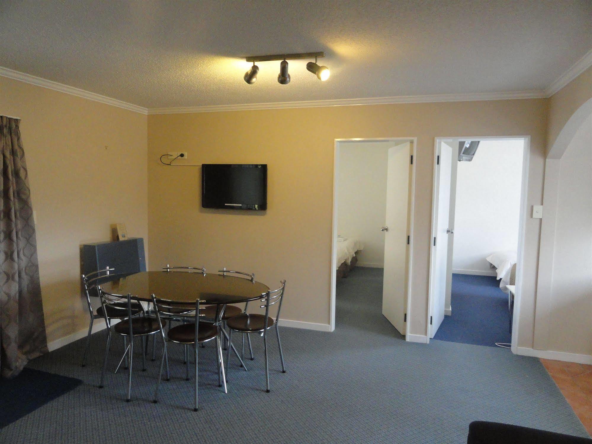 Hawks Inn Motel Upper Hutt Dış mekan fotoğraf